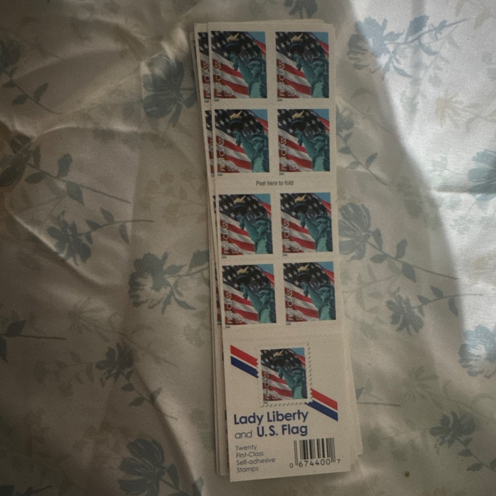 10 qty booklet of 20 USPS Lady Liberty & U.S. Flag Forever Stamps Booklet
